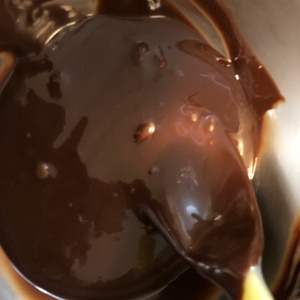 チョコレートガナッシュ の作り方 ツヤを出しなめらかにする方法 食 料理 オリーブオイルをひとまわし